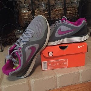 Women’s Nike Lunarswift+ Size 8.